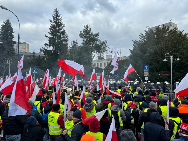 6. Marca: Rolnicy strajkują z wielką mocą. Cała Warszawa odczuła naszą determinację.